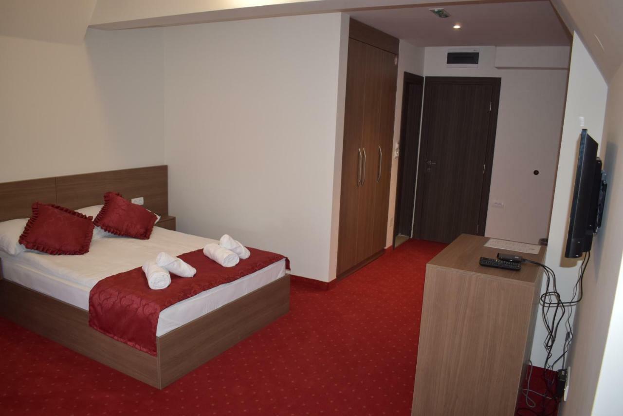 Hotel Zlatni Bor Sokolac  Экстерьер фото