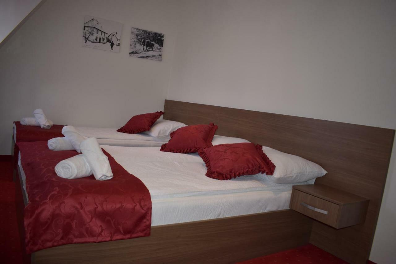 Hotel Zlatni Bor Sokolac  Экстерьер фото