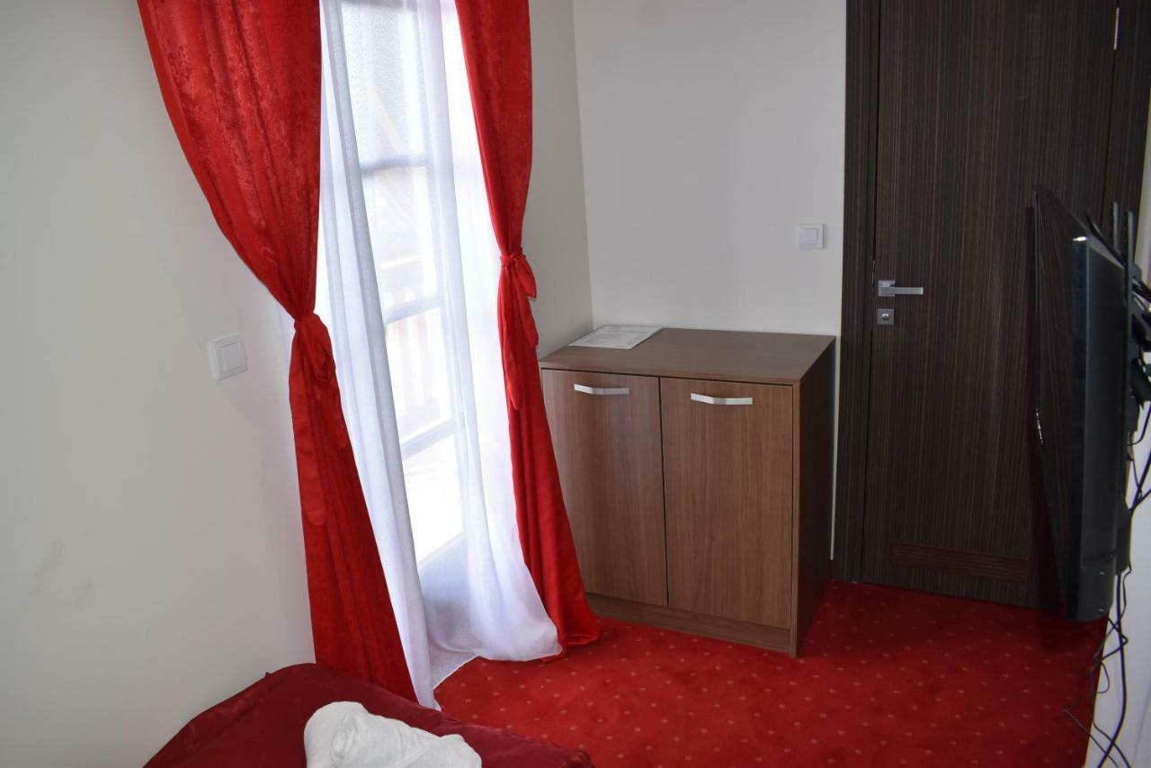 Hotel Zlatni Bor Sokolac  Экстерьер фото