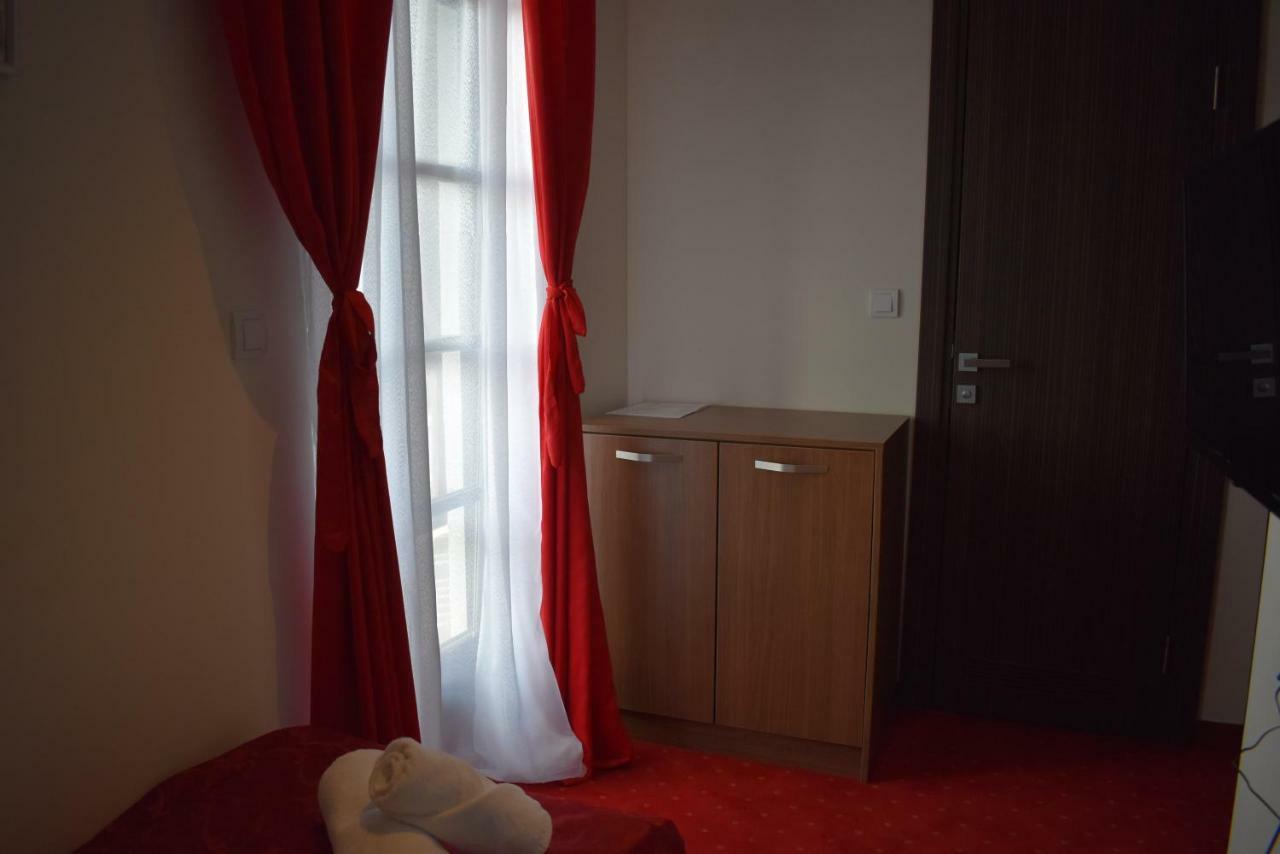 Hotel Zlatni Bor Sokolac  Экстерьер фото