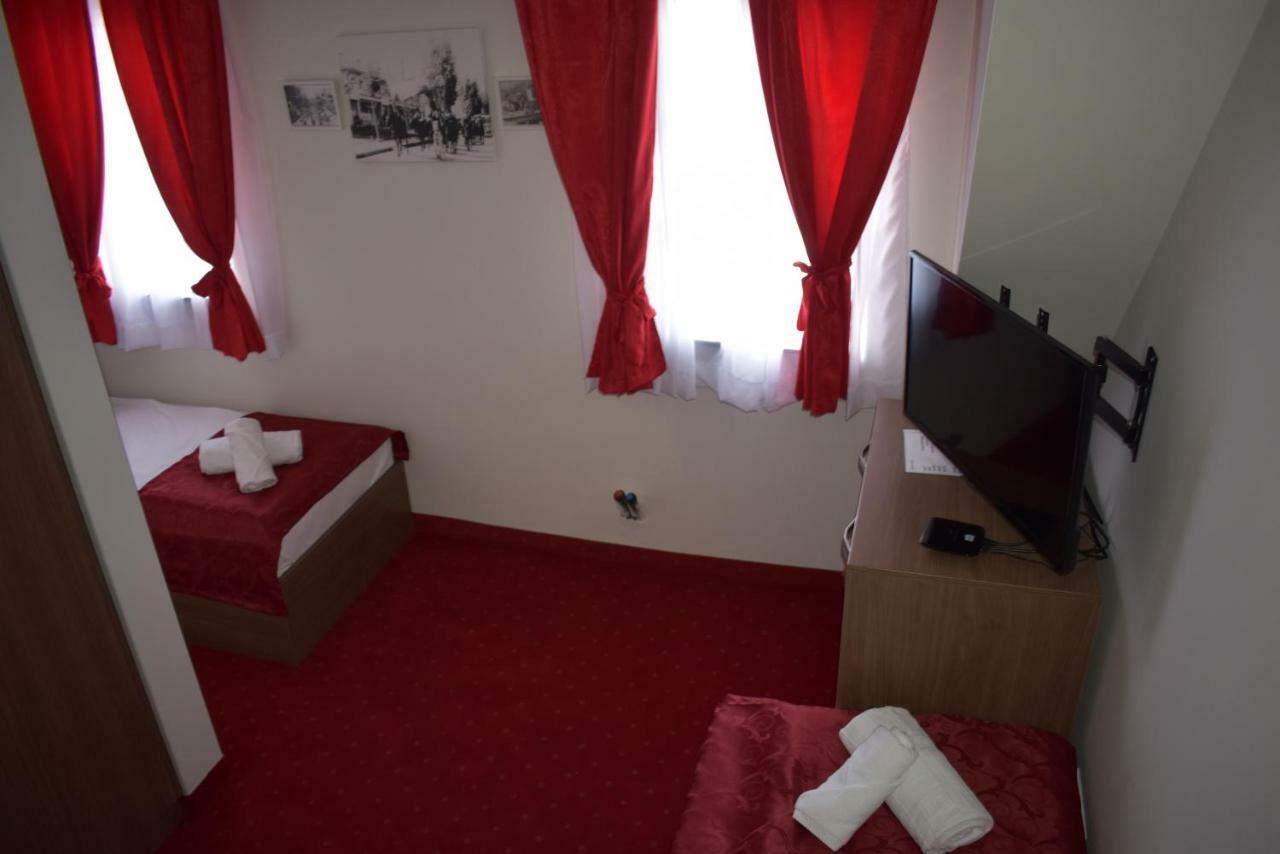 Hotel Zlatni Bor Sokolac  Экстерьер фото