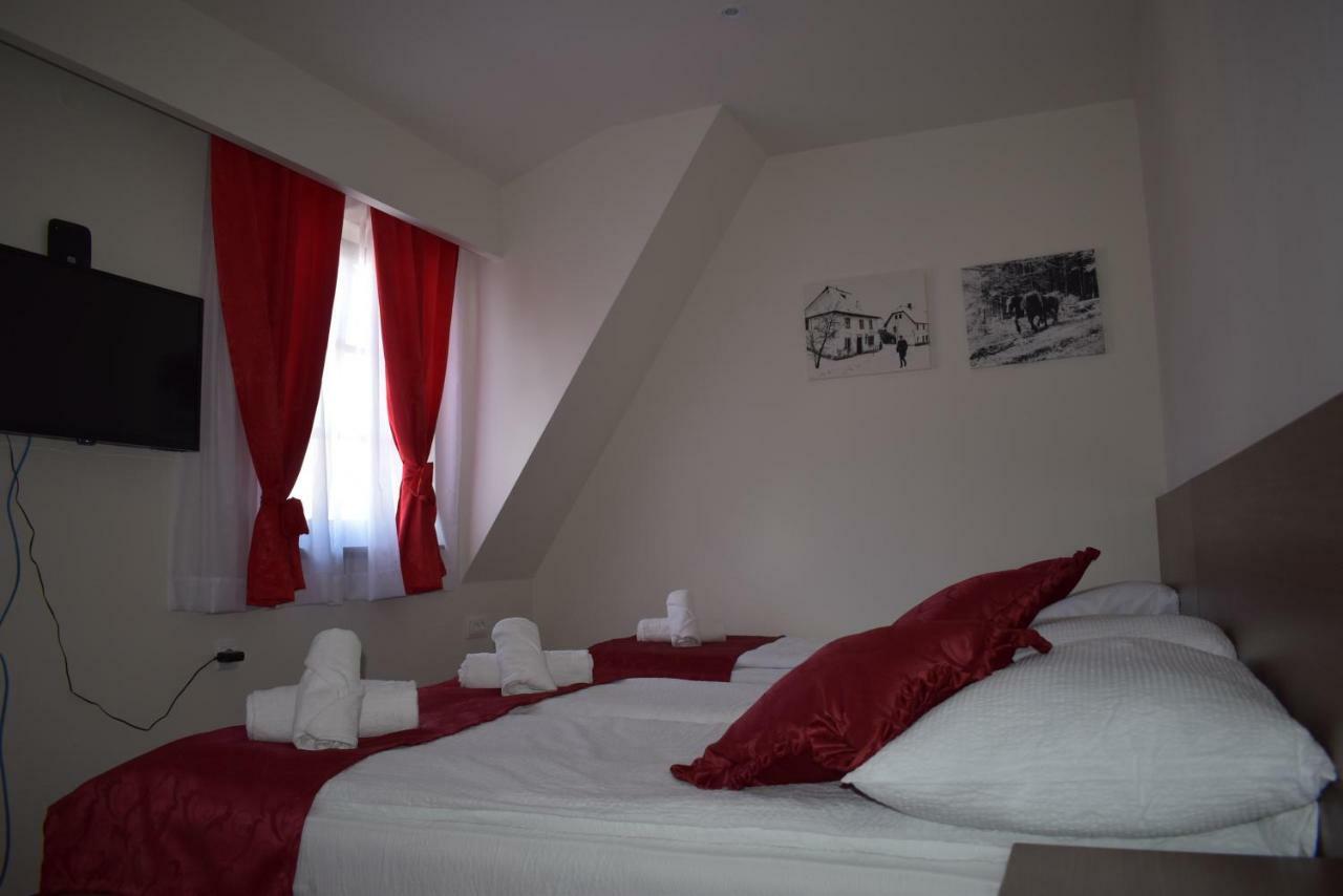 Hotel Zlatni Bor Sokolac  Экстерьер фото