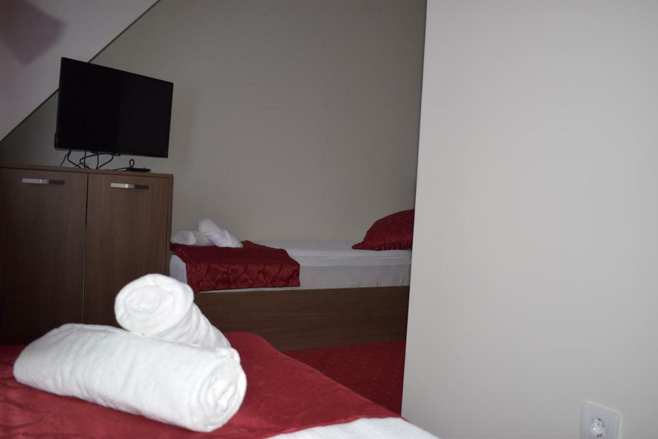 Hotel Zlatni Bor Sokolac  Экстерьер фото
